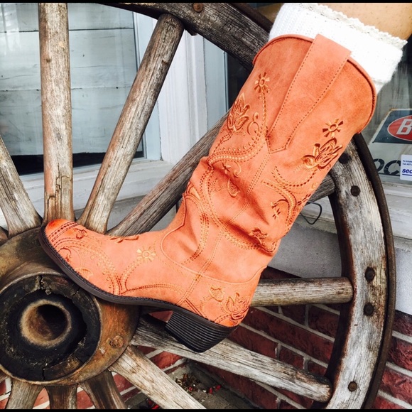 COWBOY BOOTS - Picture 4 of 6